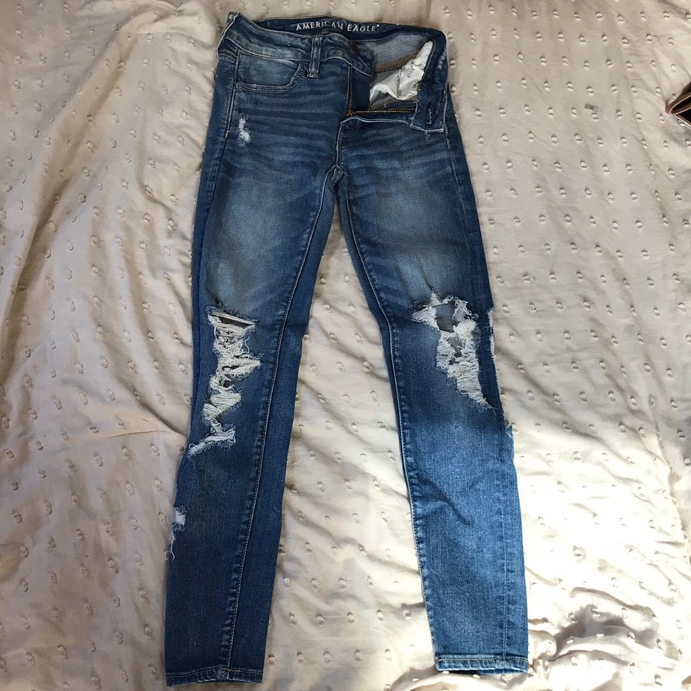 AE distressed jean
